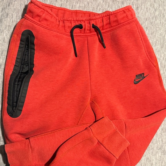 Nike Teck Crimson Tracksuit with Black Details - Picture 3 of 3
